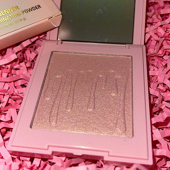 🆕🩷KYLIE COSMETICS x KOKO: “TRUE MAMA” Pressed Illuminating Powder - Picture 3 of 8